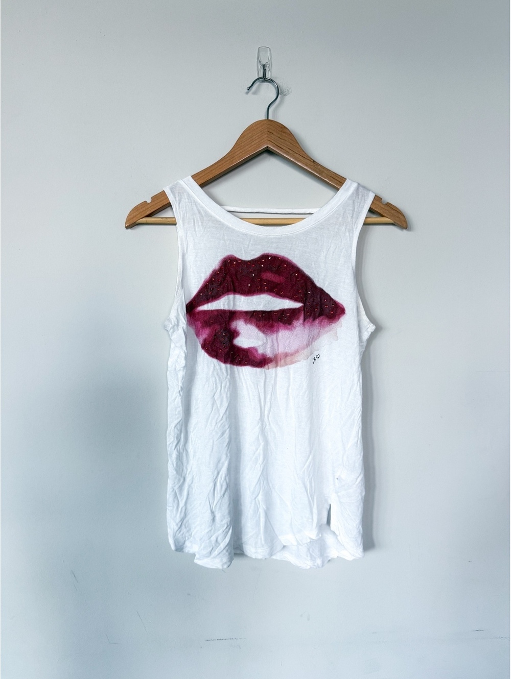 Juicy Couture Bedazzled Lips Graphic Tank Top Y2K Scoop Back White Pink